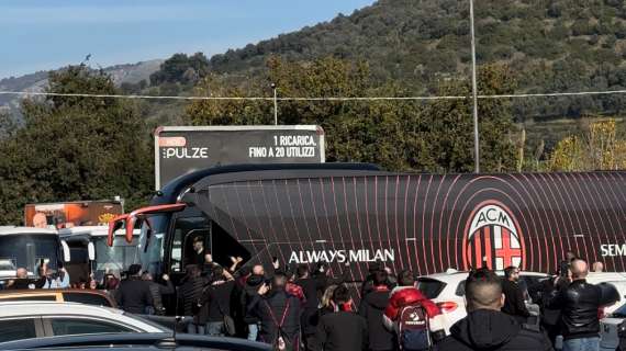 VIDEO MN – Verso Salernitana-Milan: i rossoneri sono arrivati allo stadio