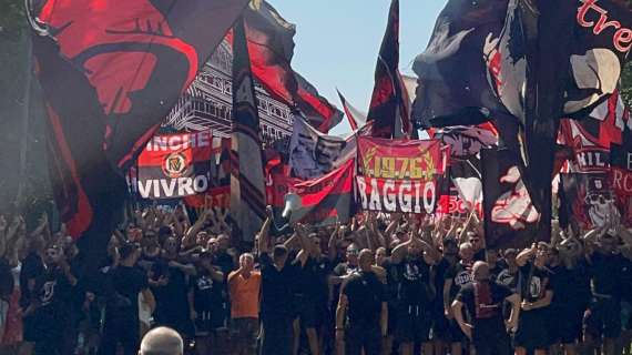 VIDEO MN - "Sempre con te sarò". Parte il corteo della Curva Sud al raduno di Milanello