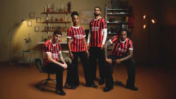 Il Milan celebra i 125 anni del Club nella nuova maglia rossonera