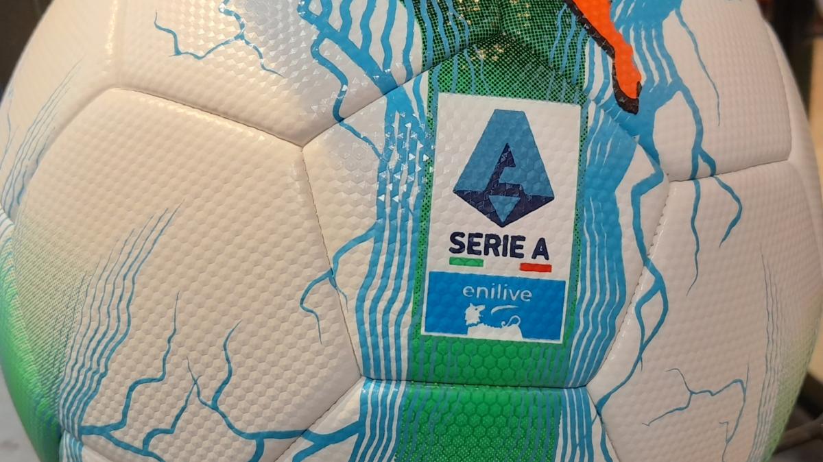 Serie A, addio al pallone arancione: si torna a giocare con quello bianco
