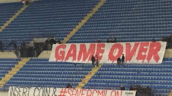 FOTO MN - Contestazione della Curva Sud: "Game Over, insert coin & #saveacmilan"