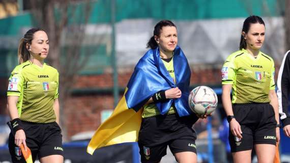 Serie A Femminile, l'ucraina Monzul arbitra con la sua bandiera addosso