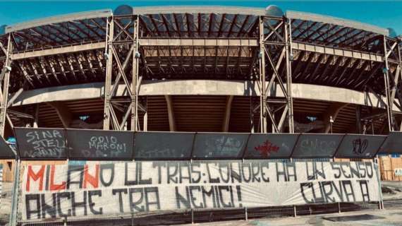Milan-Napoli, solidarietà tra ultras: gli striscioni di rossoneri e azzurri