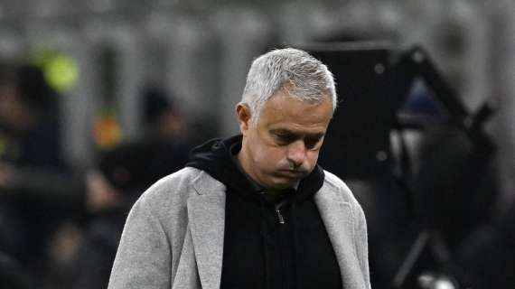 La Stampa: "San Siro indigesto per Mou. Il Milan convince e piega la Roma"
