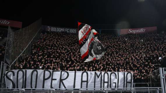 Anche al Via del Mare la Curva Sud espone il messaggio: "Solo per la maglia"