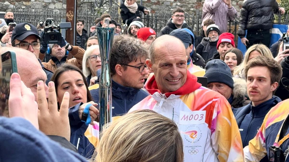 PHOTOGALLERY MN - Olimpiadi Milano-Cortina 2026: le immagini di Max Allegri con la Fiamma Olimpica