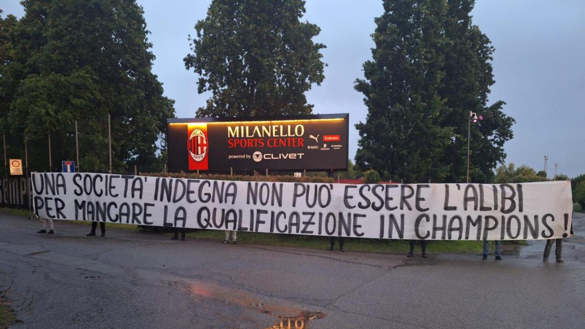 FOTO MN - Apparsi nuovi striscioni di protesta contro squadra e Furlani