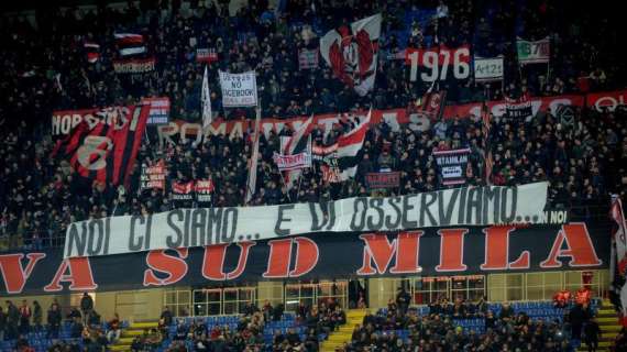 FOTO MN - La Curva Sud: "Vi osserviamo"