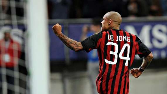 Milanello, lieve affaticamento muscolare per de Jong