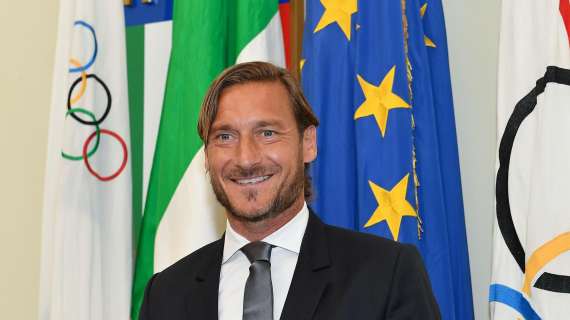 Totti ammette: "Berlusconi ha fatto di tutto per portarmi al Milan"