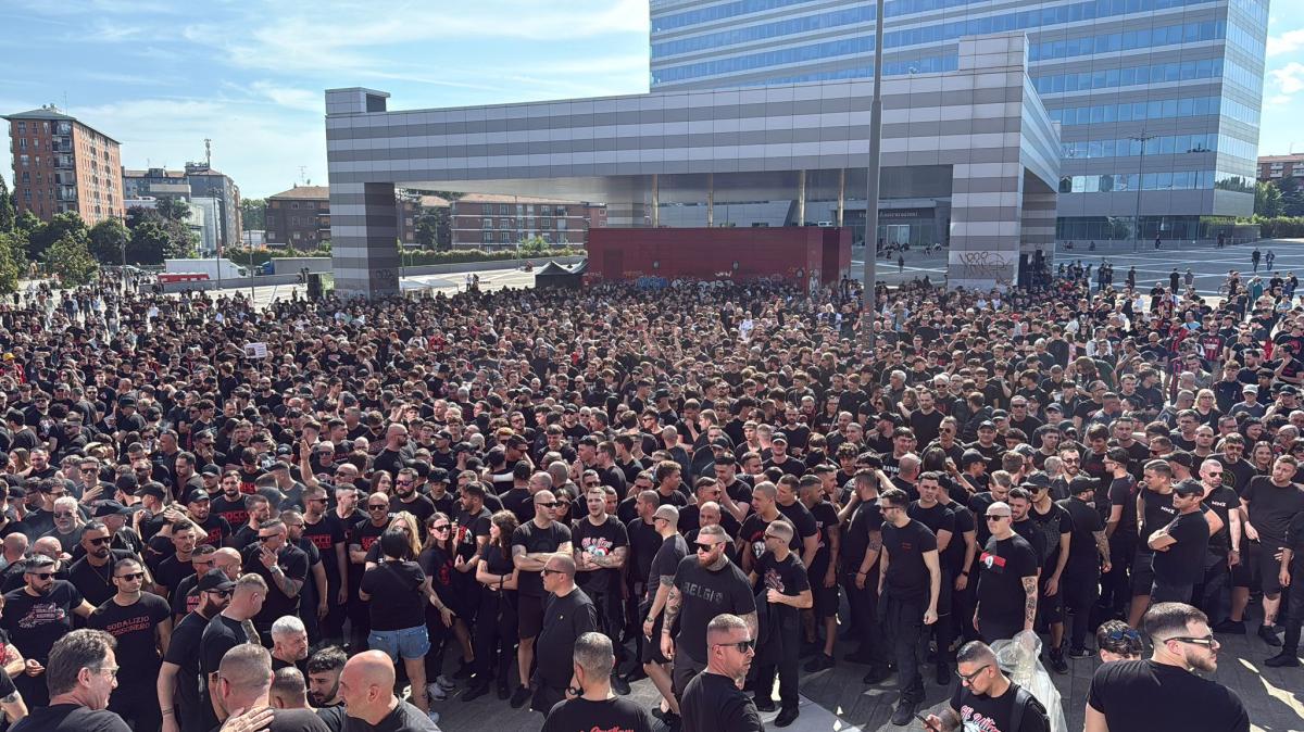 Curva Sud: “Mentre il Milan sprofonda nel baratro c’è un popolo che la notte non dorme più: la società va contestata in ogni modo”