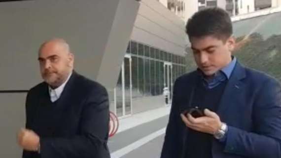 VIDEO MN - L'agente Paraja a Casa Milan: incontro con la dirigenza rossonera