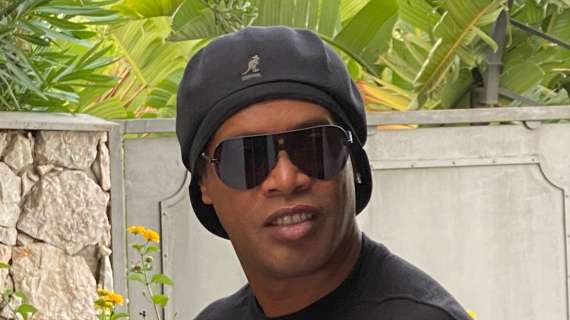 Leao, la benedizione arriva da Ronaldinho: "Mi piace vederlo giocare"