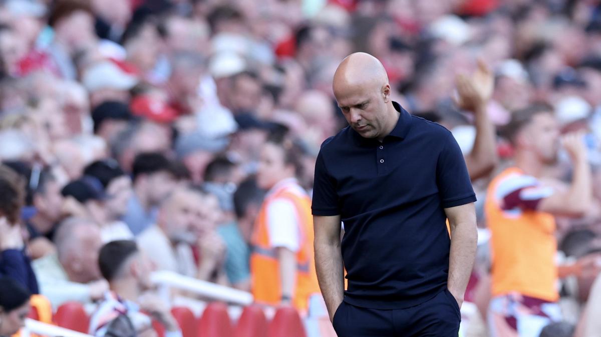 Arne Slot non è più l'allenatore del Liverpool: il club inglese cerca Iraola