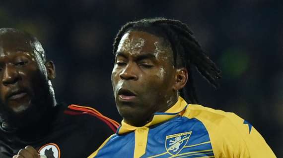 Milan, altro centrale per la difesa a 3? Tuttosport: "Okoli o uno in saldo"