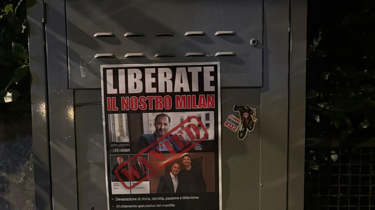 FOTO - Milan, la contestazione dei tifosi arriva...al concerto di Cremonini a Imola