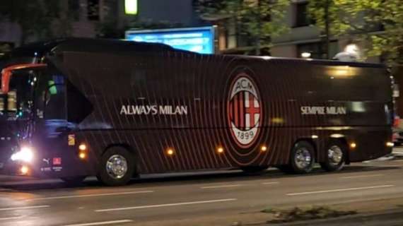 MN - Milan arrivato a Brindisi: ora si sta trasferendo in pullman a Lecce