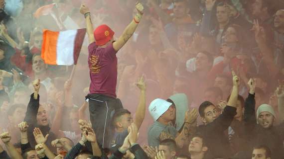 Tifosi della Roma tentano assalto a pullman di supporters del Milan