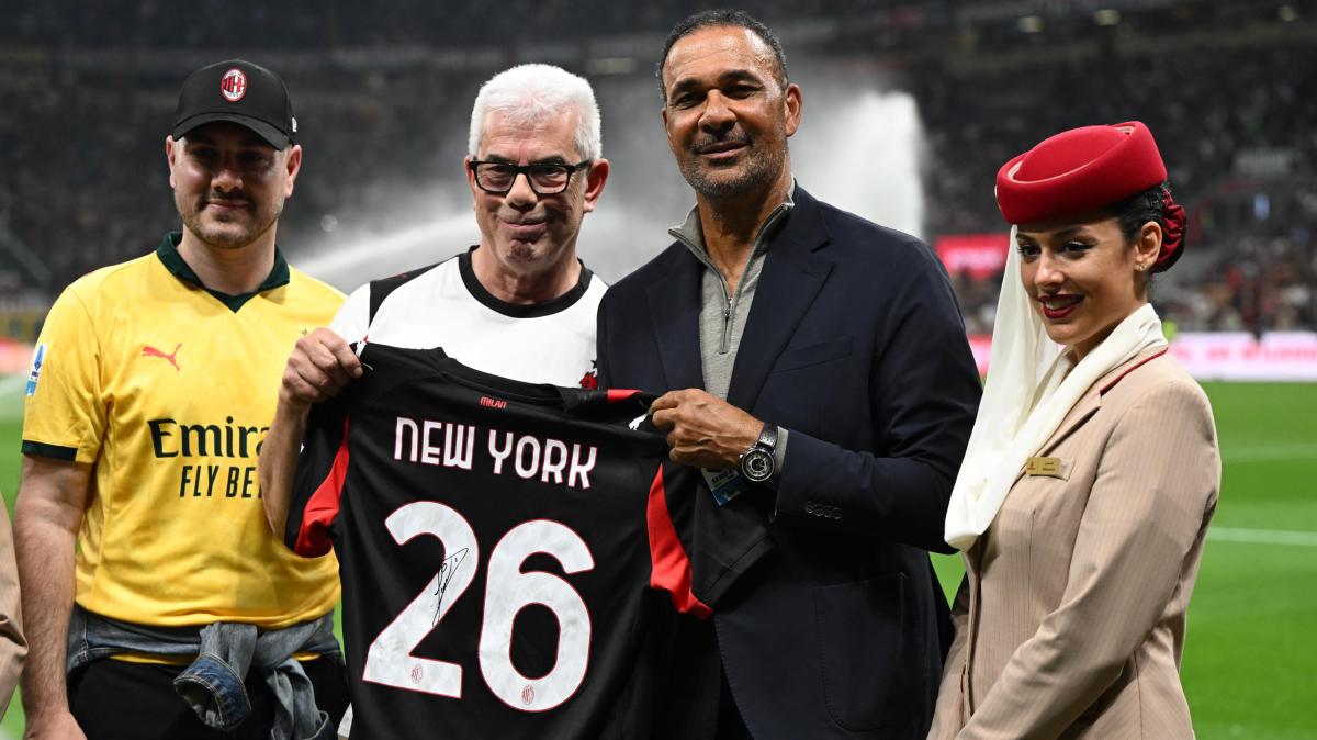 Gullit: "Fiero di tornare in uno stadio così. Orgoglioso di questo premio" 