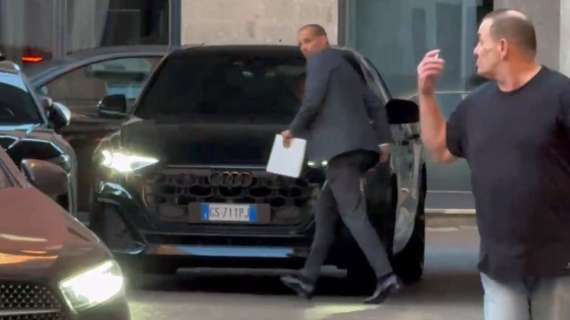 VIDEO MN - Dopo la firma con il Milan, Allegri lascia gli uffici di Corso Magenta