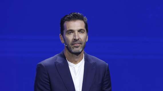 La Juventus presenta la terza maglia con la presenza di Buffon e Barzagli