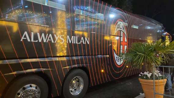 VIDEO MN - Milan arrivato a Roma, tifosi rossoneri accolgono la squadra in hotel