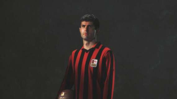 Milan, sulla speciale maglia per i 125 anni del club niente sponsor e sul retro ci saranno solo i numeri