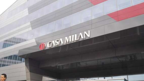 FOTO MN - Biglia a Casa Milan: saluti e foto con i tifosi