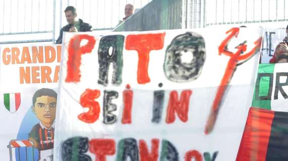 FOTO - I tifosi del Milan scherzano sull'ennesimo infortunio di Pato: "Sei in stand-by"