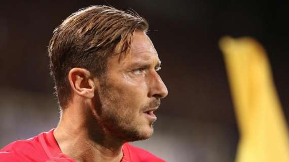 Il Milan: "Buon compleanno Francesco Totti"