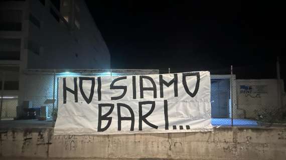 In migliaia al corteo degli ultras del Bari contro la multiproprietà