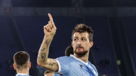 Serie A, Lazio: Acerbi zittisce tifosi i dopo il gol, poi si scusa