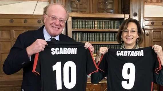 Atletico Diritti, regalata una maglia a Paolo Scaroni