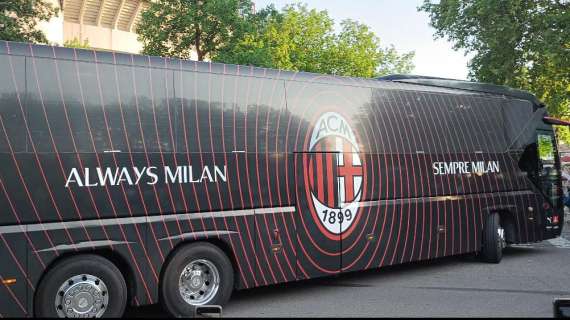 MN - Il pullman del Milan è arrivato a San Siro per la sfida contro il Cagliari