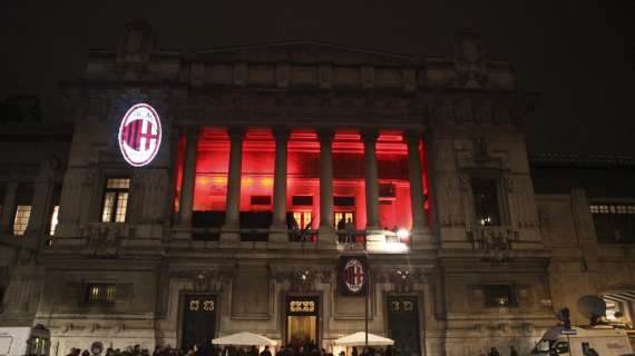 Dal Castello alla Scala fino alla Stazione centrale: il Milan conquista tutti i simboli di Milano