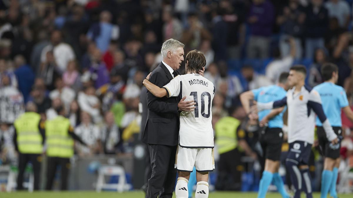 Ancelotti scherza con Modric: "Non hai qualche nonno brasiliano?"