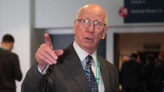 Il Milan ricorda Sir Bobby Charlton: la nota sui canali social del club