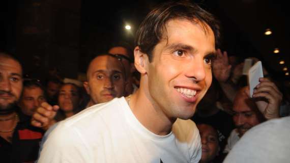 Kakà vicino d'armadietto di Robinho nello spogliatoio di Milanello