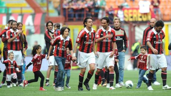 Zambro, Roma e Van Bommel accompagnati sotto la Curva