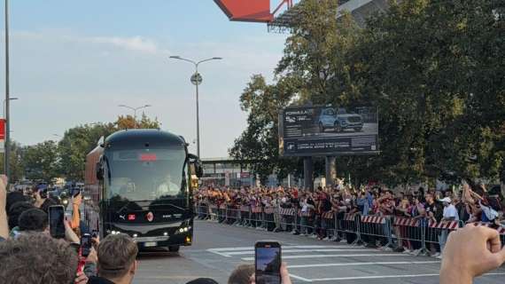 VIDEO MN - Il Milan è arrivato a San Siro: tra poco più di un'ora il calcio di inizio!