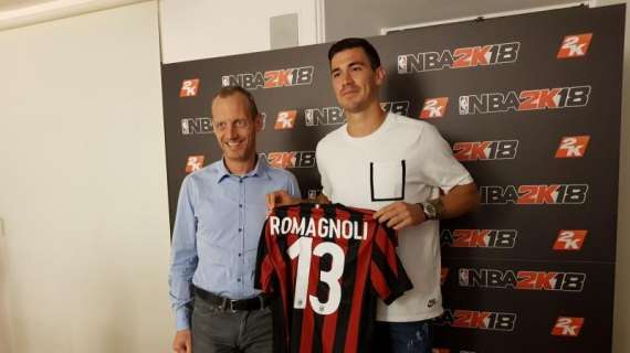 FOTO MN - Romagnoli con la maglia del Milan all'evento NBA 2K18
