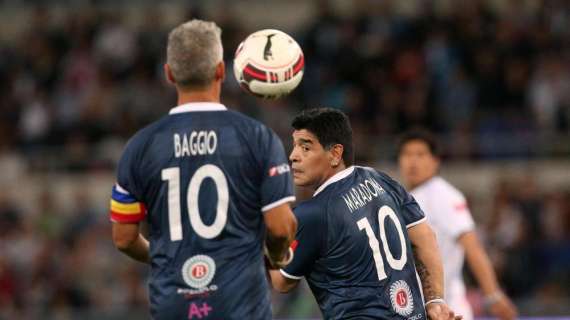 Maradona, l'omaggio di Roberto Baggio: "Ha dipinto grande calcio"