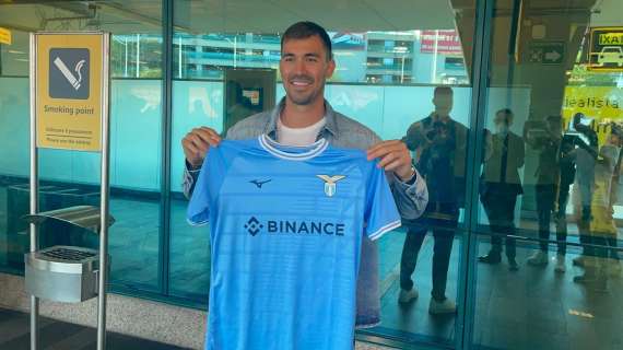 Romagnoli a Fiumicino: prima foto con la maglia della Lazio per l'ex capitano rossonero