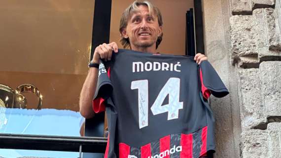 VIDEO MN - Ecco Modric! Tifosi in delirio per il lancio della maglia