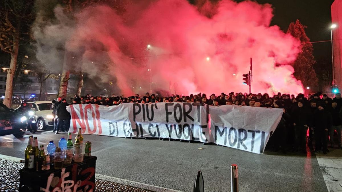 FOTO MN – “Noi più forti di chi ci vuole morti”: il corteo della Sud verso il derby