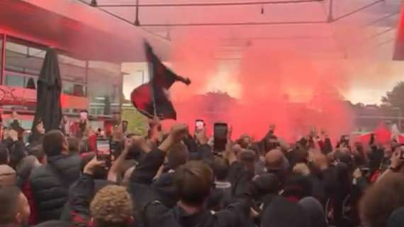 VIDEO MN - Fumogeni e cori della Curva Sud nel consueto corteo pre partita