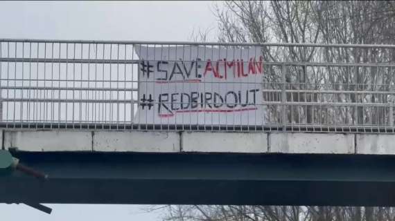 FOTO - Striscione contro la proprietà poco distante da Casa Milan: "Save AC Milan, RedBird out"