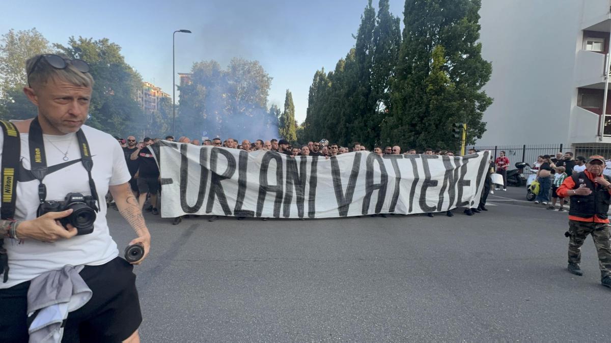 Riscaldamento a San Siro: cori contro Ibra, Furlani e Scaroni