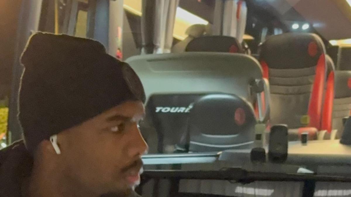 VIDEO MN - Il Milan accolto così dai suoi tifosi all'arrivo a Roma 