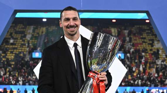 Ibra ringrazia il personale di Casa Milan in posa con la Supercoppa: "Famiglia"